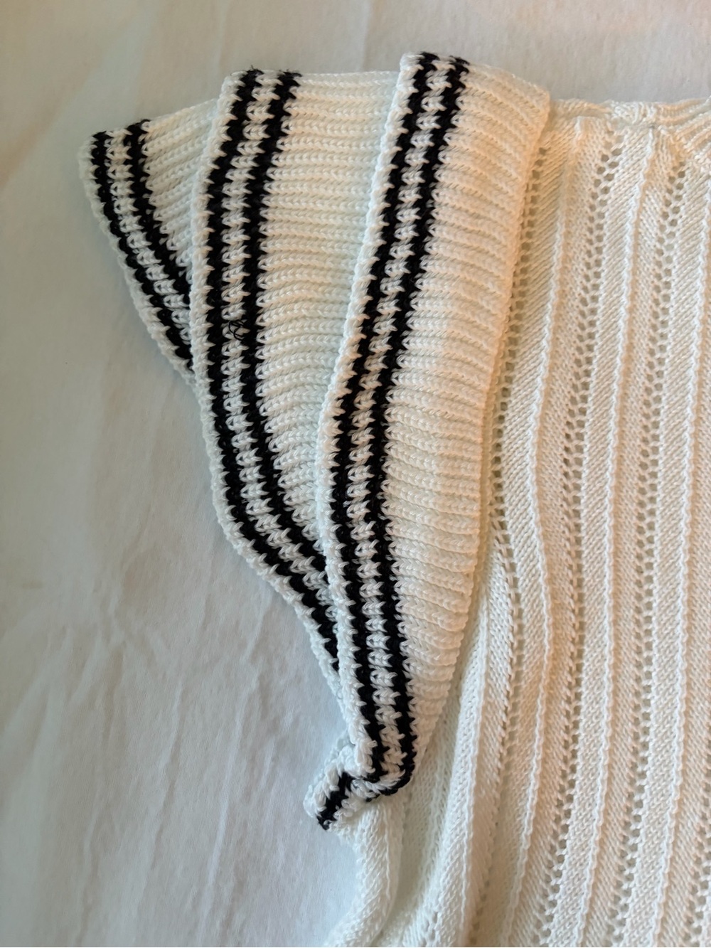 Like New, Vigoss, Size M, White Knit Short-Sleeve Sweater with Black Stripe Trim - Picture 13 of 15